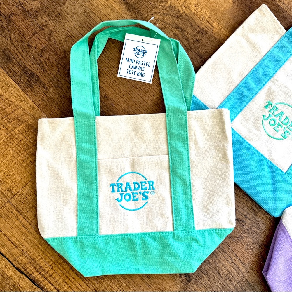 Trader Joe’s Mini Canvas Tote Bag w/pockets NWT Green Limited edition 2025